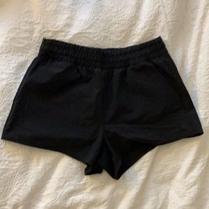 🖤 Gap Fit athletic shorts